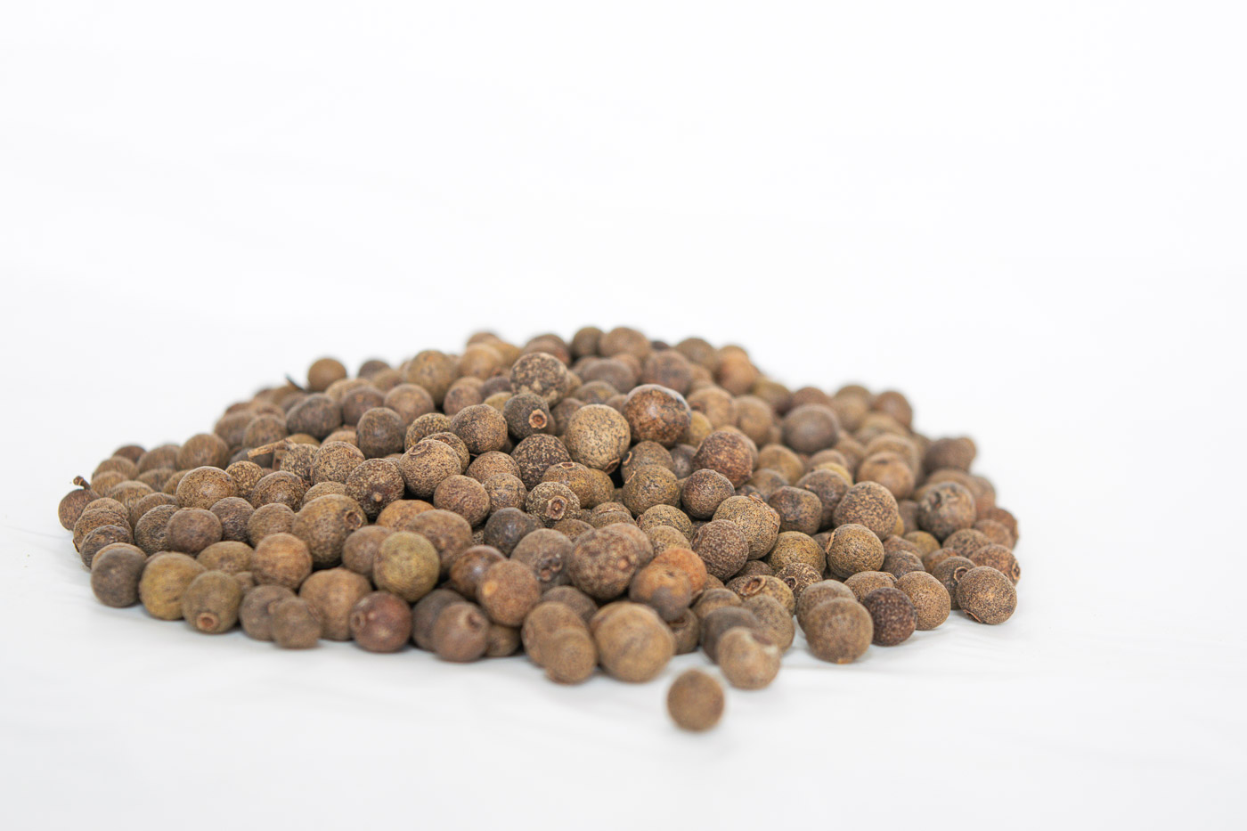 Pimienta dulce entera